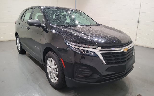 Used 2023 Chevrolet Equinox LS FWD image 2