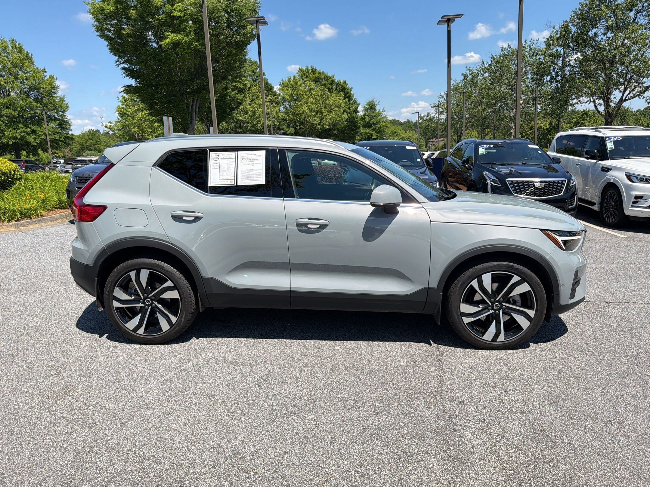 Used 2024 Volvo XC40 B5 Plus w/ Protection Package Premier AWD/4WD image 8