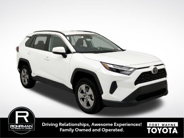 Used 2025 Toyota RAV4 XLE AWD/4WD image 4