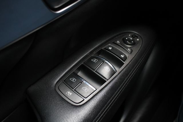 Used 2015 INFINITI Q70 3.7 image 9