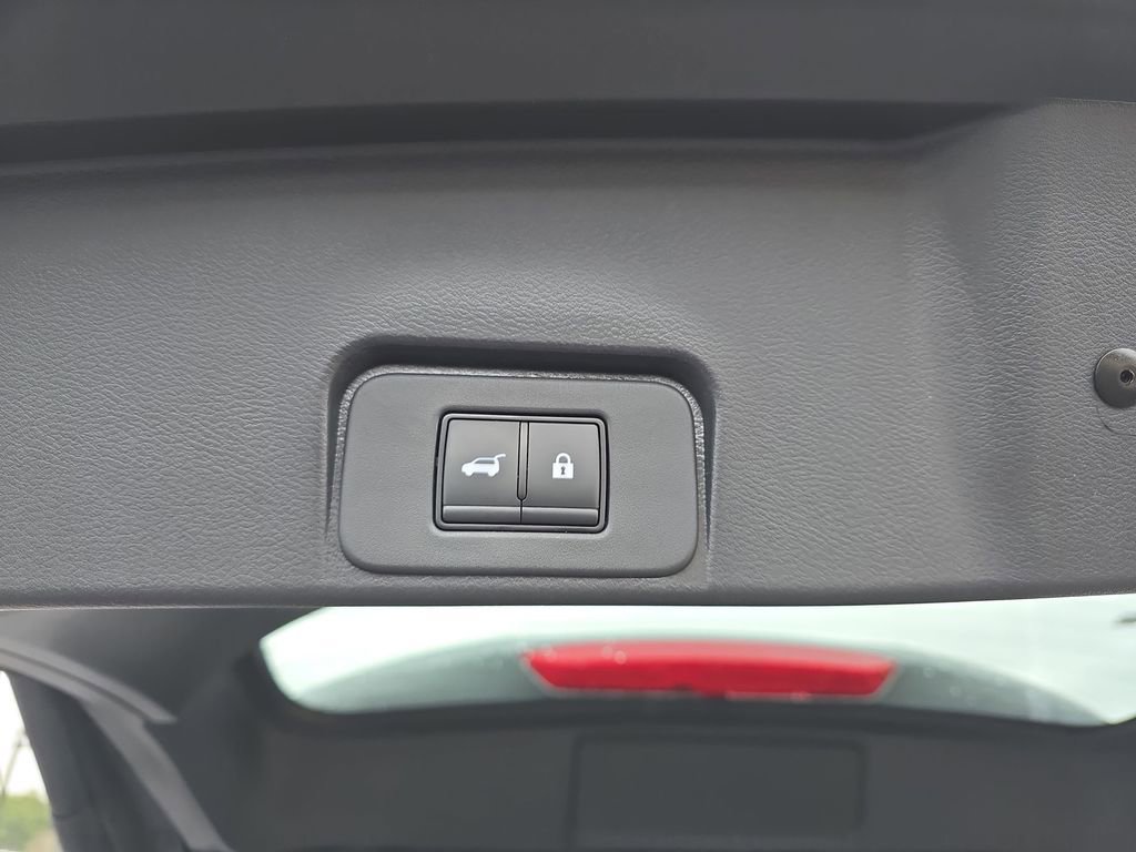 Used 2023 Nissan Rogue SV w/ SV Premium B Package image 17