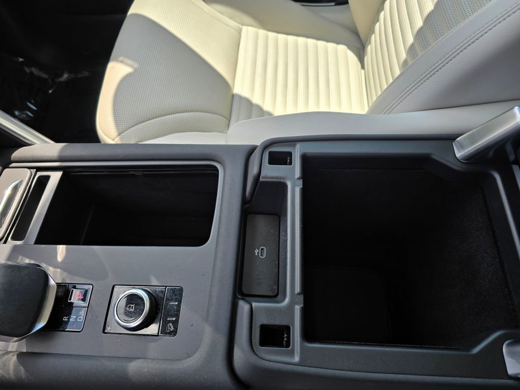 Used 2025 Land Rover Discovery S image 28