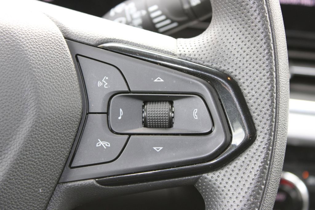 Used 2025 Chevrolet Trax LT image 32