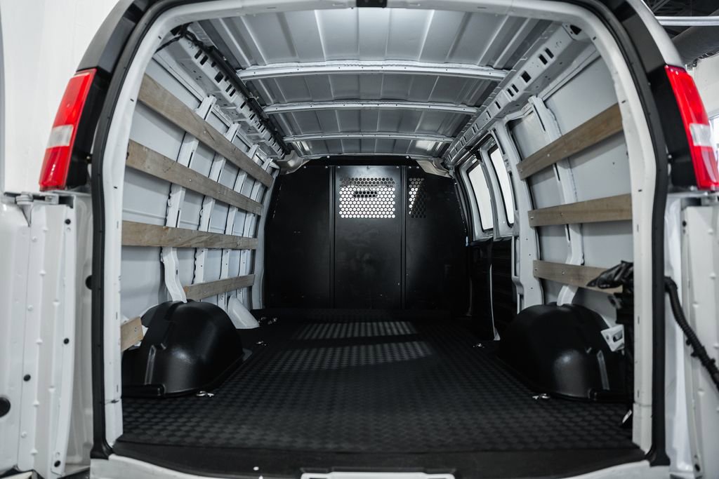 Used 2023 GMC Savana 2500 w/ Driver Convenience Package image 8