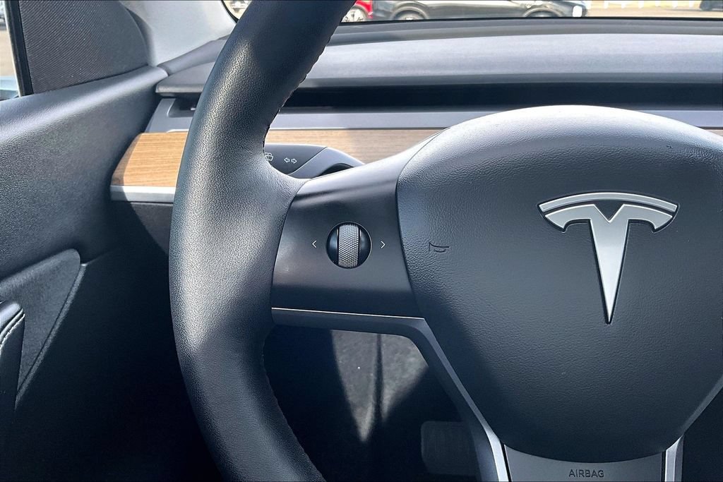 Used 2022 Tesla Model Y Long Range AWD/4WD image 18