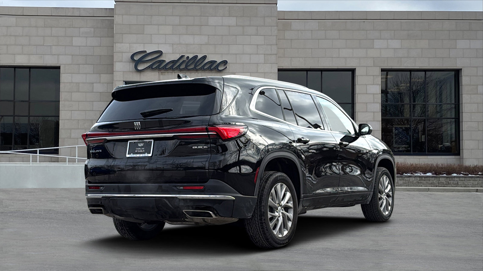 Used 2025 Buick Enclave Preferred image 3