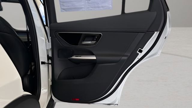 Used 2024 Mercedes-Benz GLC 300 4MATIC image 29