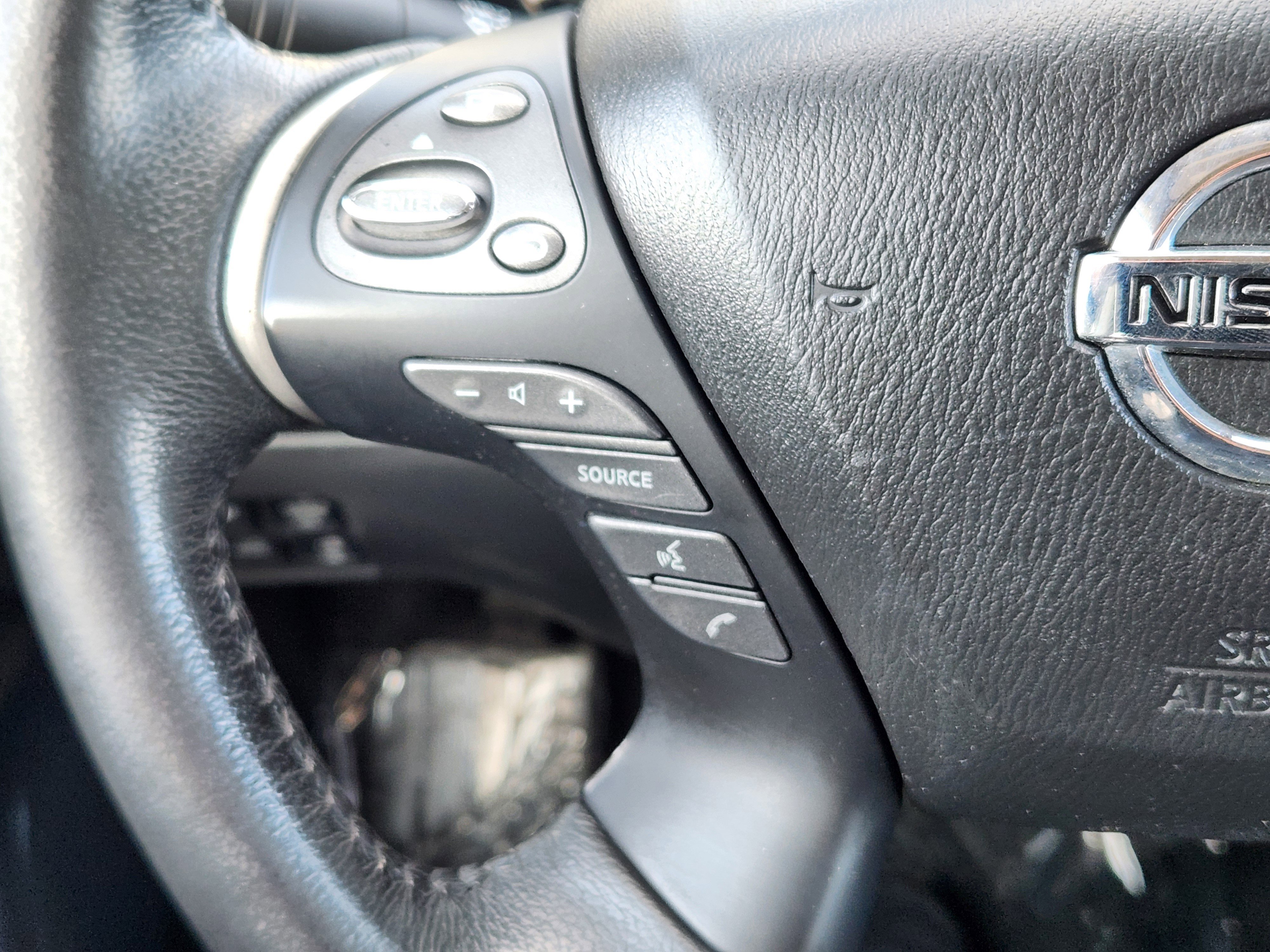 Used 2017 Nissan Pathfinder Platinum image 33