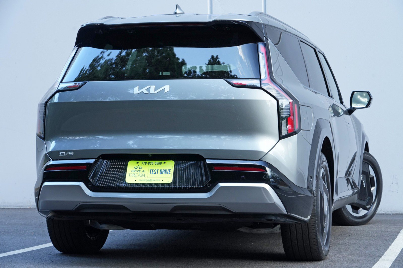 Used 2024 Kia EV9 Land AWD/4WD image 5