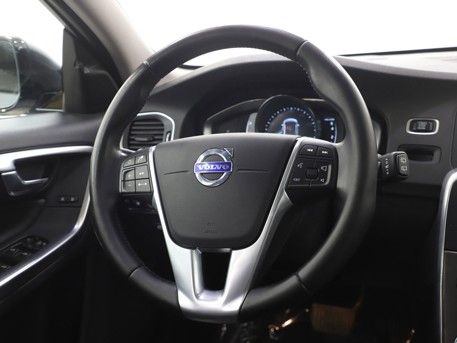 Used 2016 Volvo V60 T5 Cross Country Platinum image 16