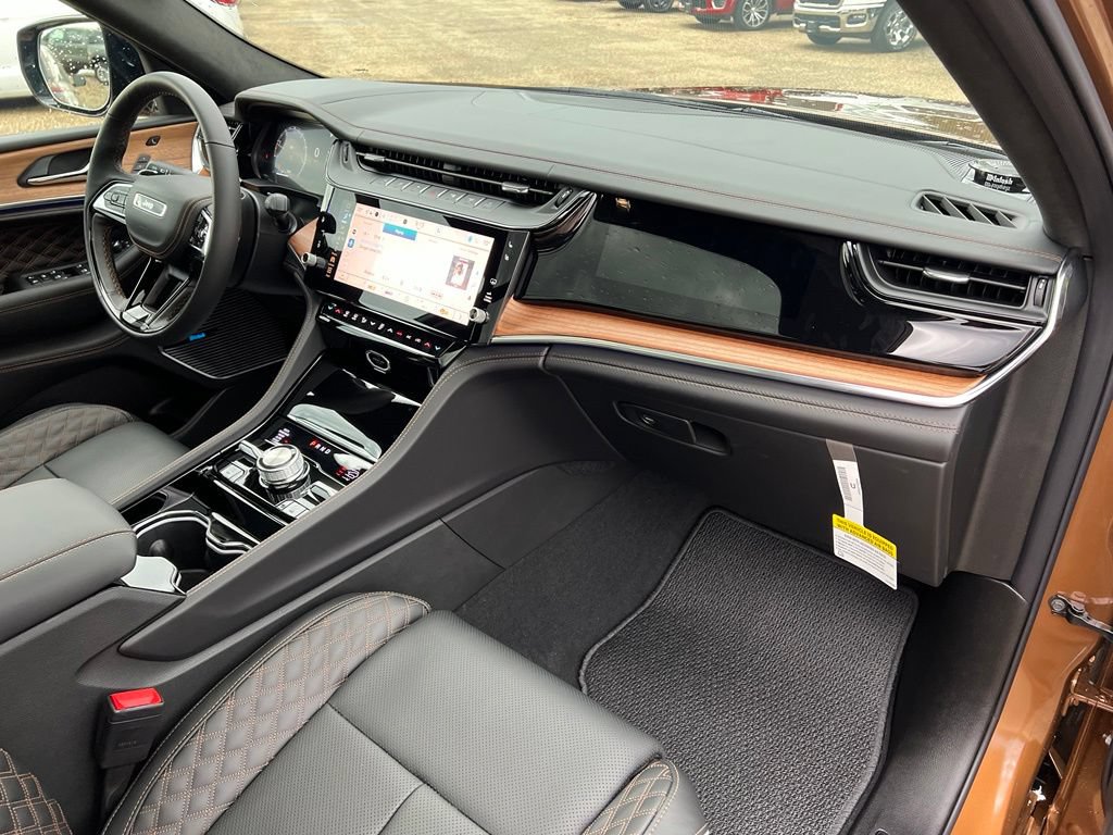New 2027 Jeep Grand Cherokee Summit AWD/4WD image 7
