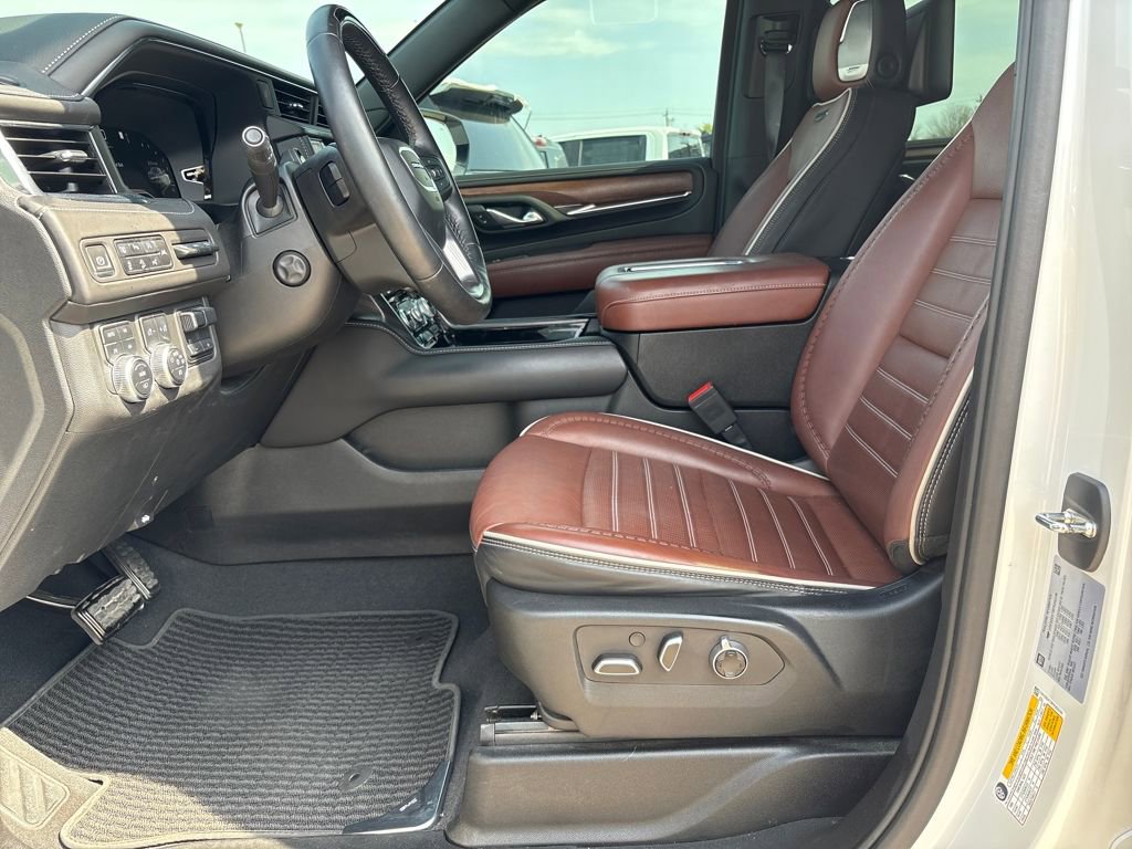 Used 2023 GMC Yukon Denali Ultimate image 12