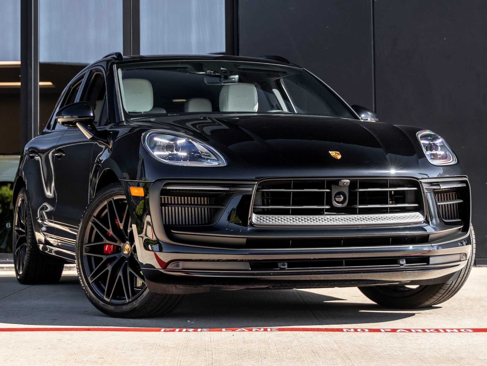 Certified 2025 Porsche Macan GTS AWD/4WD image 6