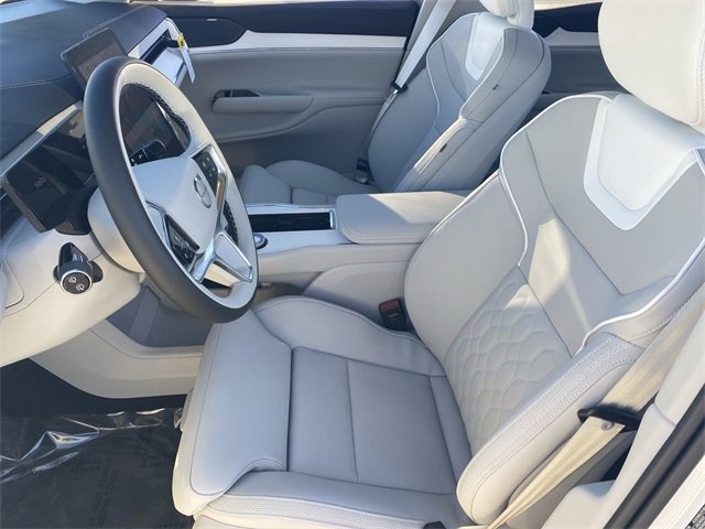New 2025 Volvo EX90 Plus w/ Protection Package Premier image 20