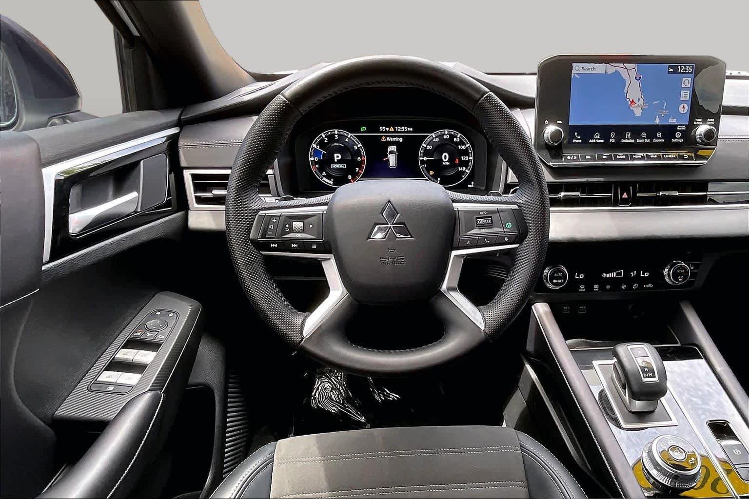 Used 2023 Mitsubishi Outlander SE Black Edition FWD image 6