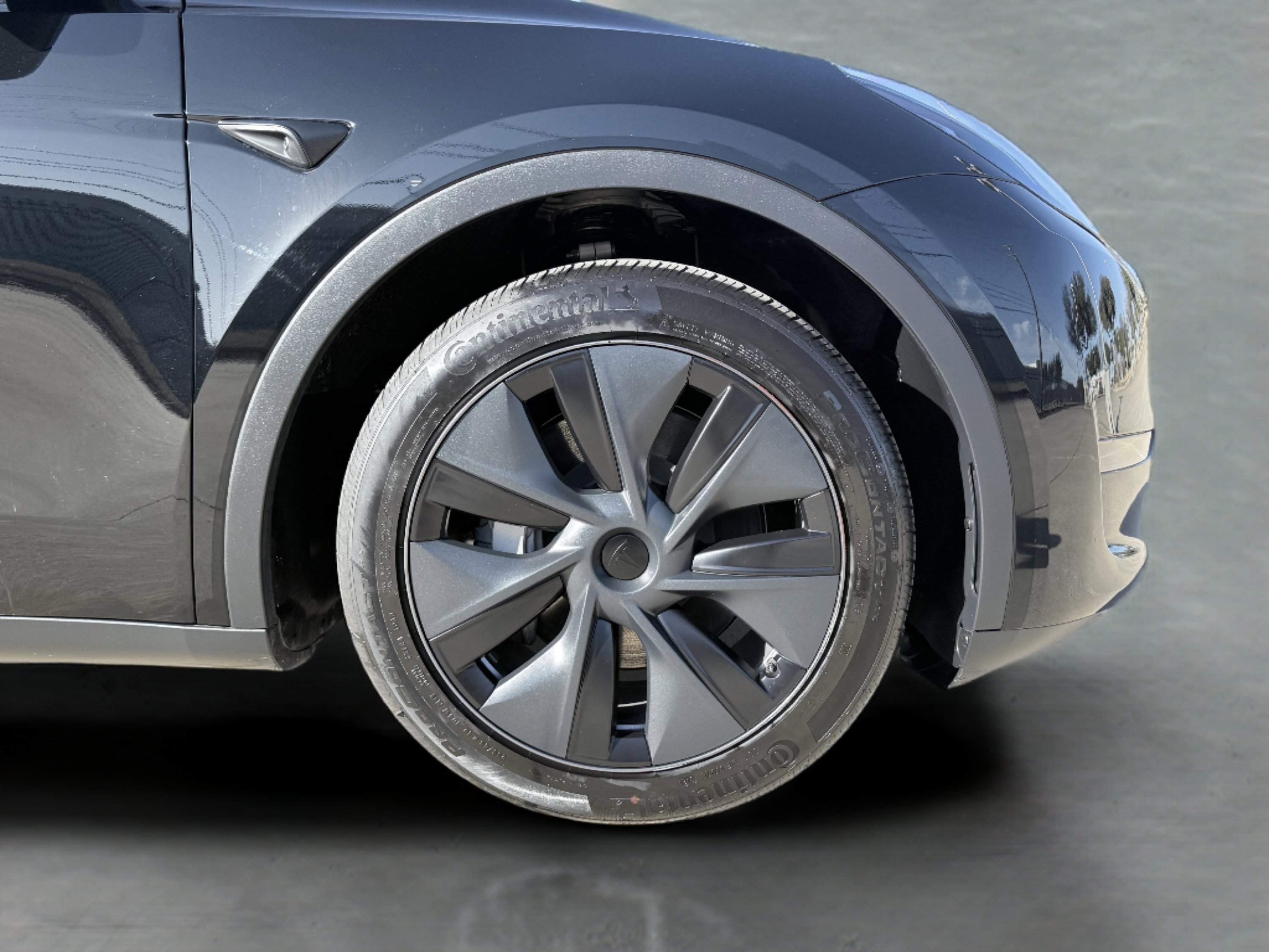 Used 2025 Tesla Model Y Long Range image 9