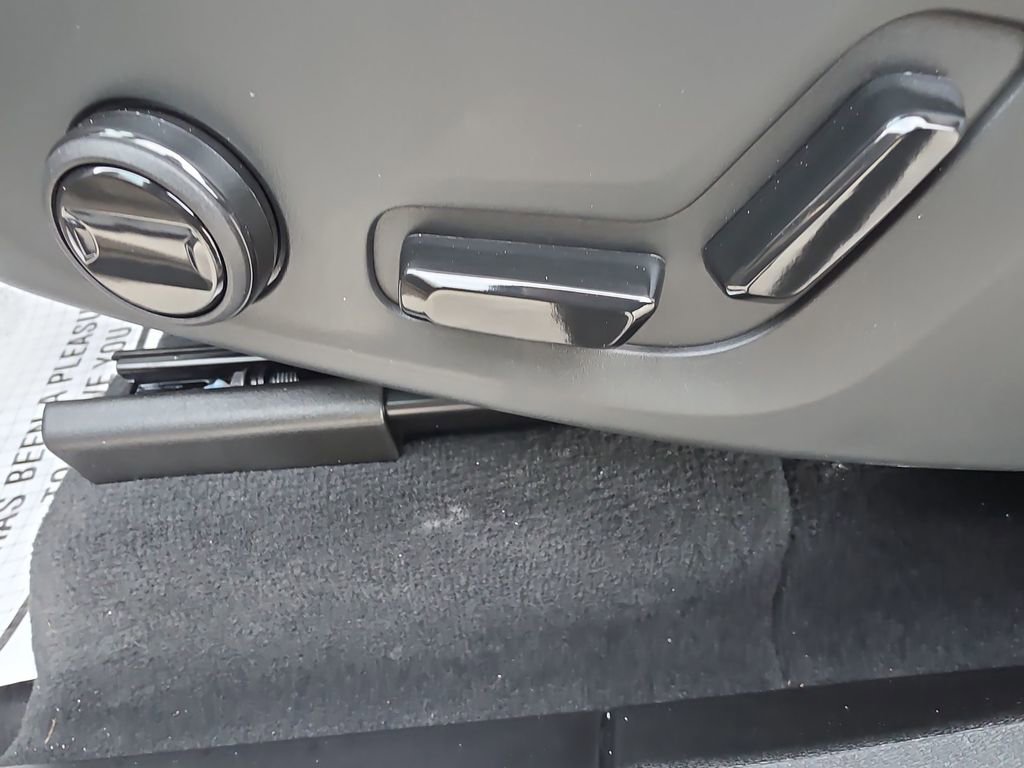 New 2026 Volvo XC90 B6 Plus w/ Protection Package Premier image 33