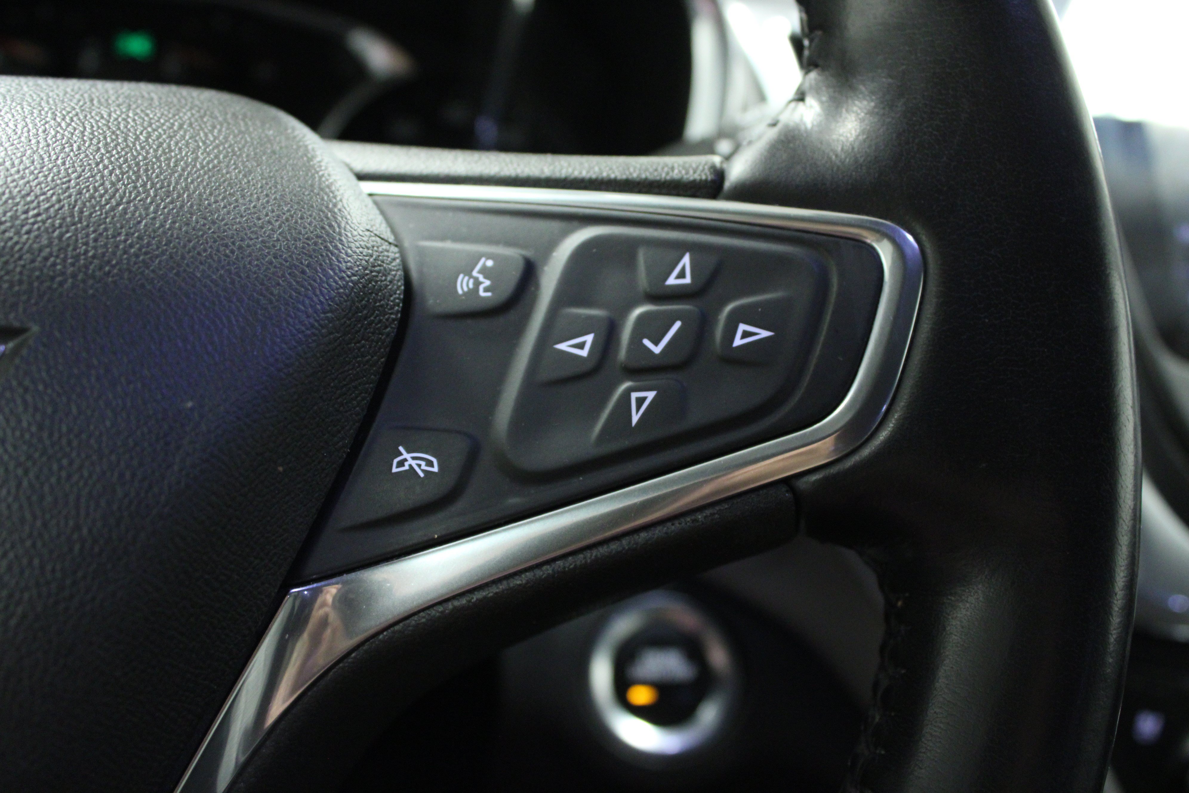 Used 2020 Chevrolet Equinox Premier FWD image 21