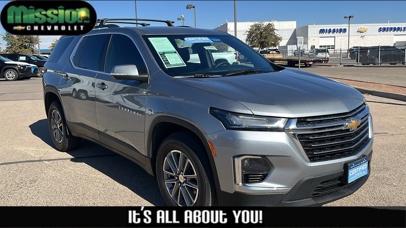 Used 2023 Chevrolet Traverse LT image 1