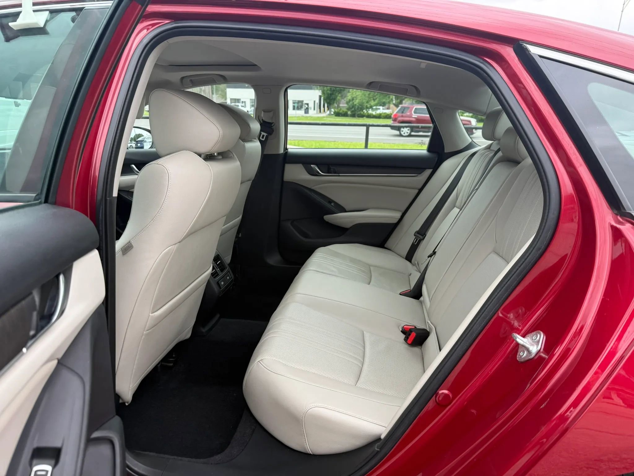 Used 2022 Honda Accord EX-L image 9