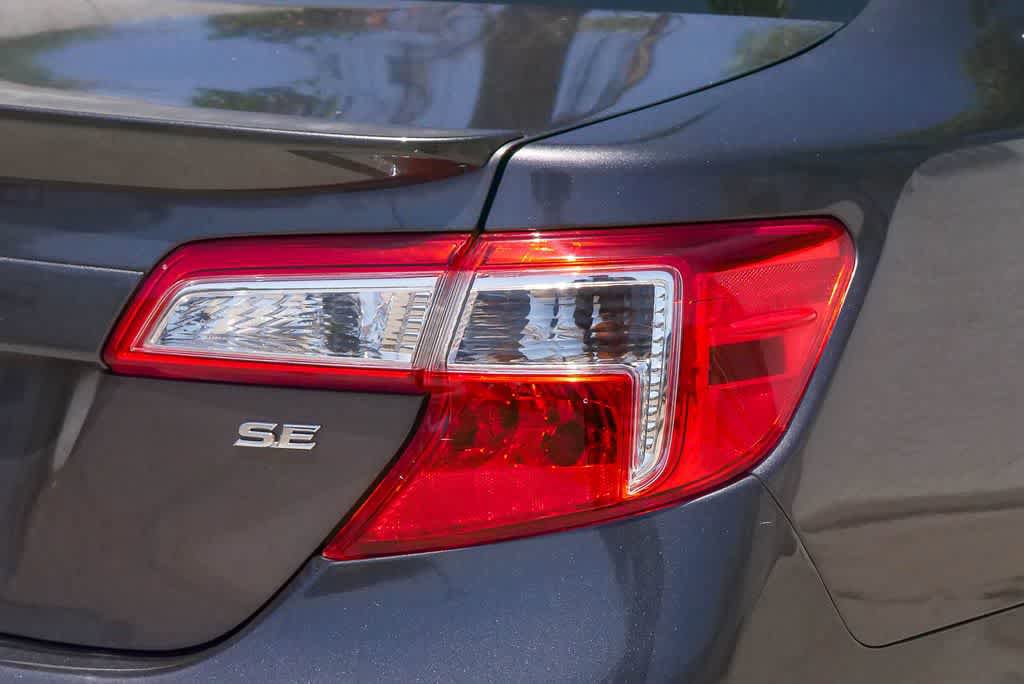 Used 2014 Toyota Camry SE FWD image 10