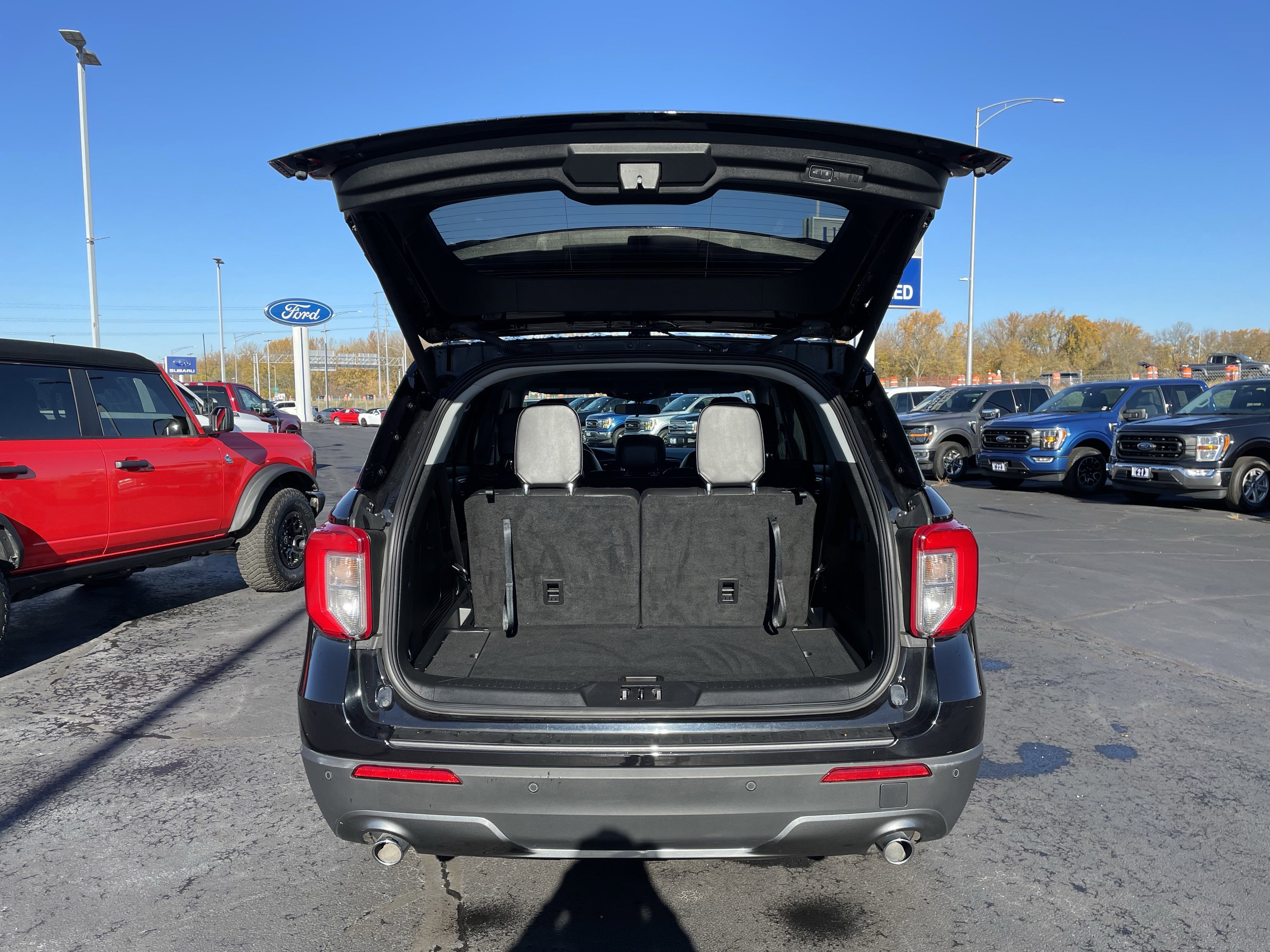 Used 2023 Ford Explorer XLT w/ Equipment Group 202A image 5