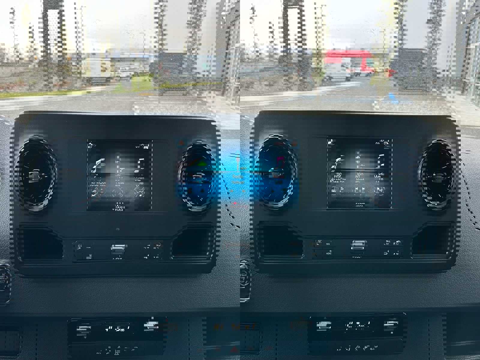 Used 2024 Mercedes-Benz Sprinter 2500 image 27