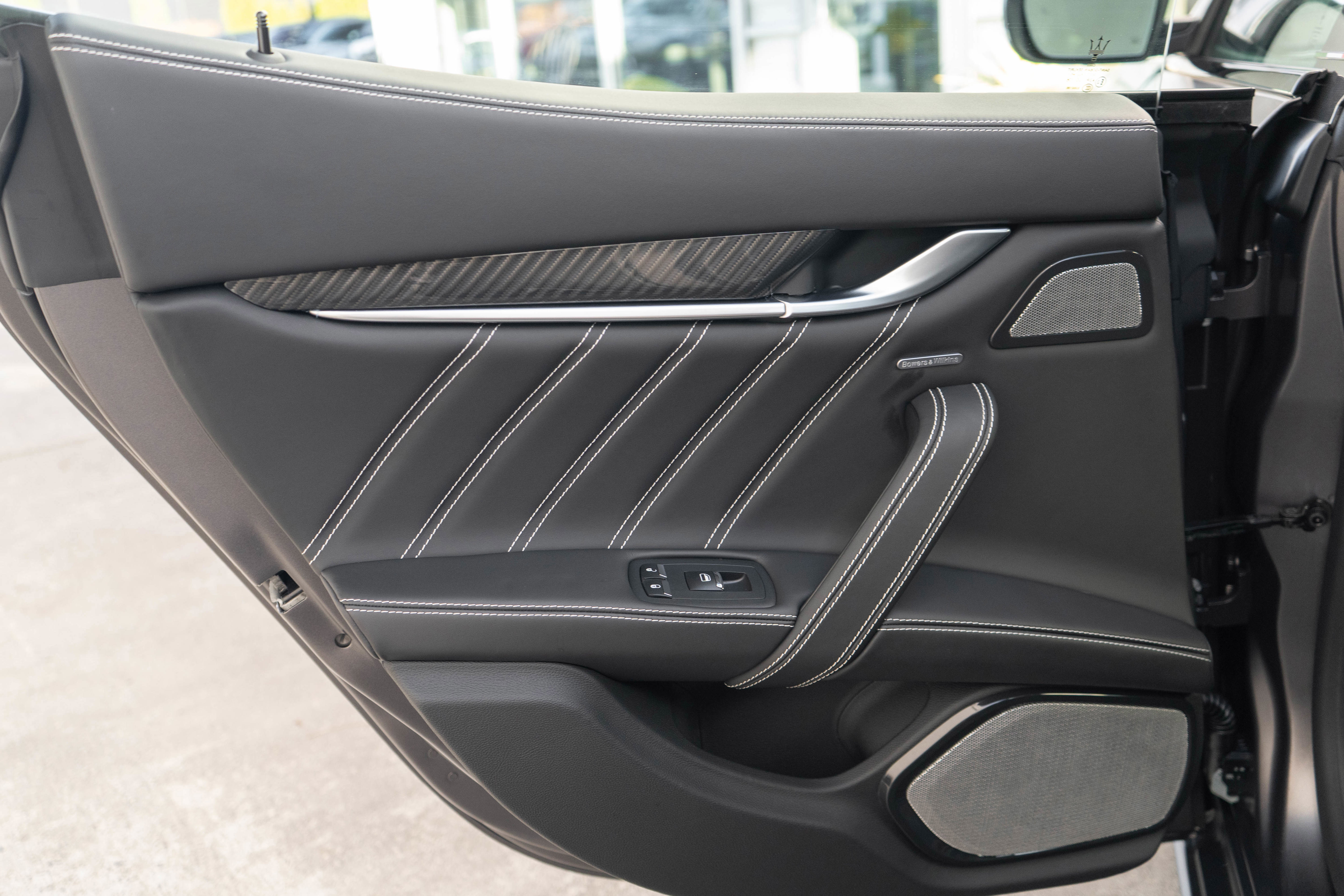 Used 2022 Maserati Ghibli Trofeo image 27