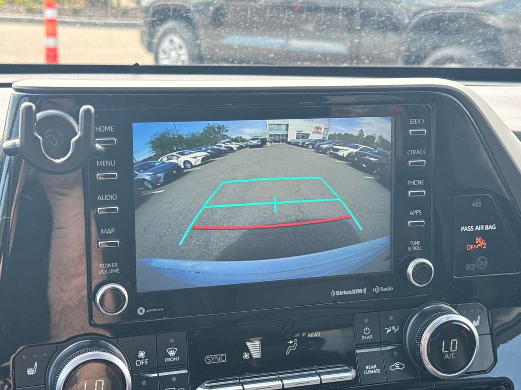 Used 2021 Toyota Highlander XLE AWD/4WD image 26