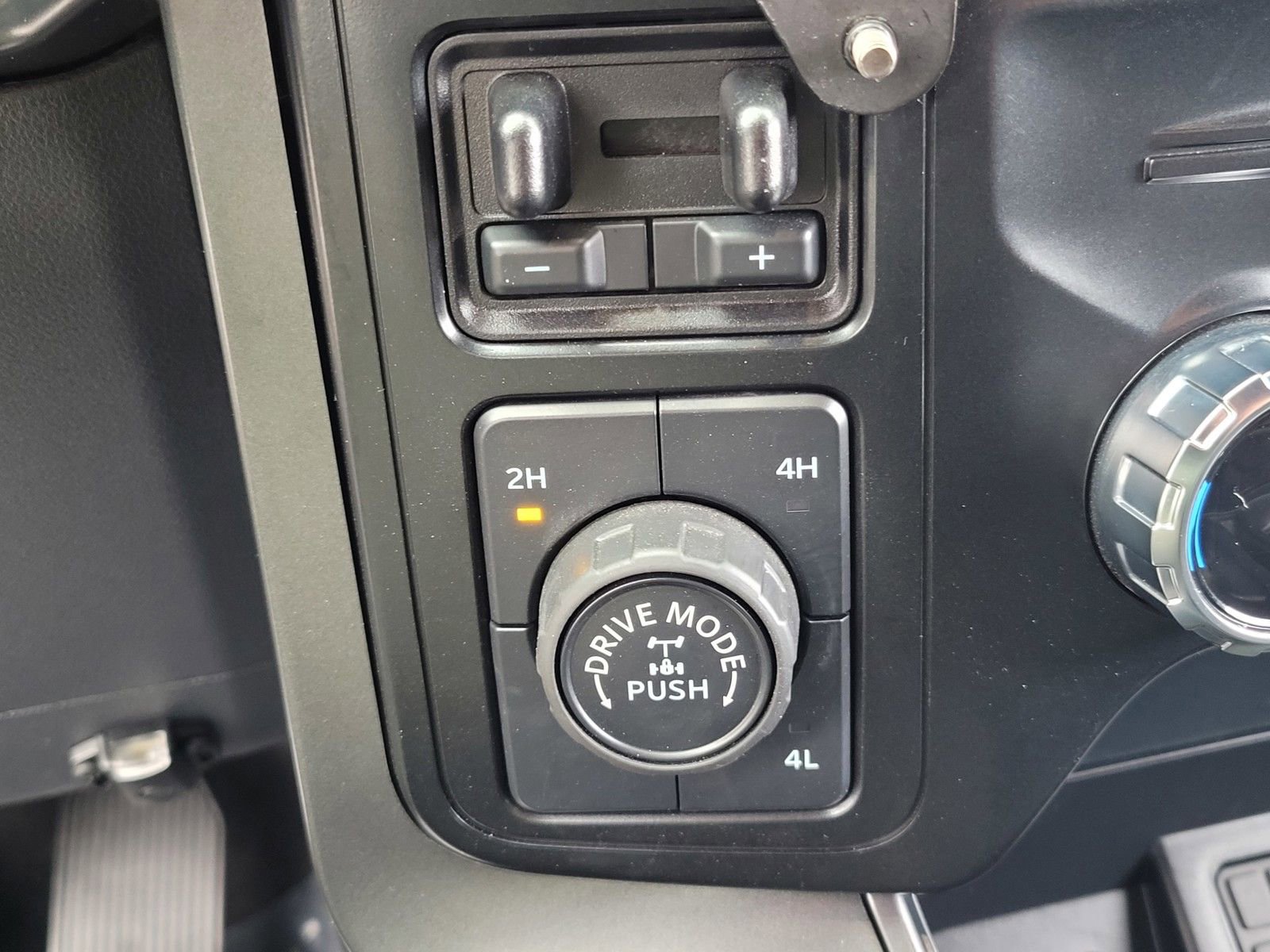 Used 2024 Ford F150 XLT w/ Equipment Group 302A MID image 25