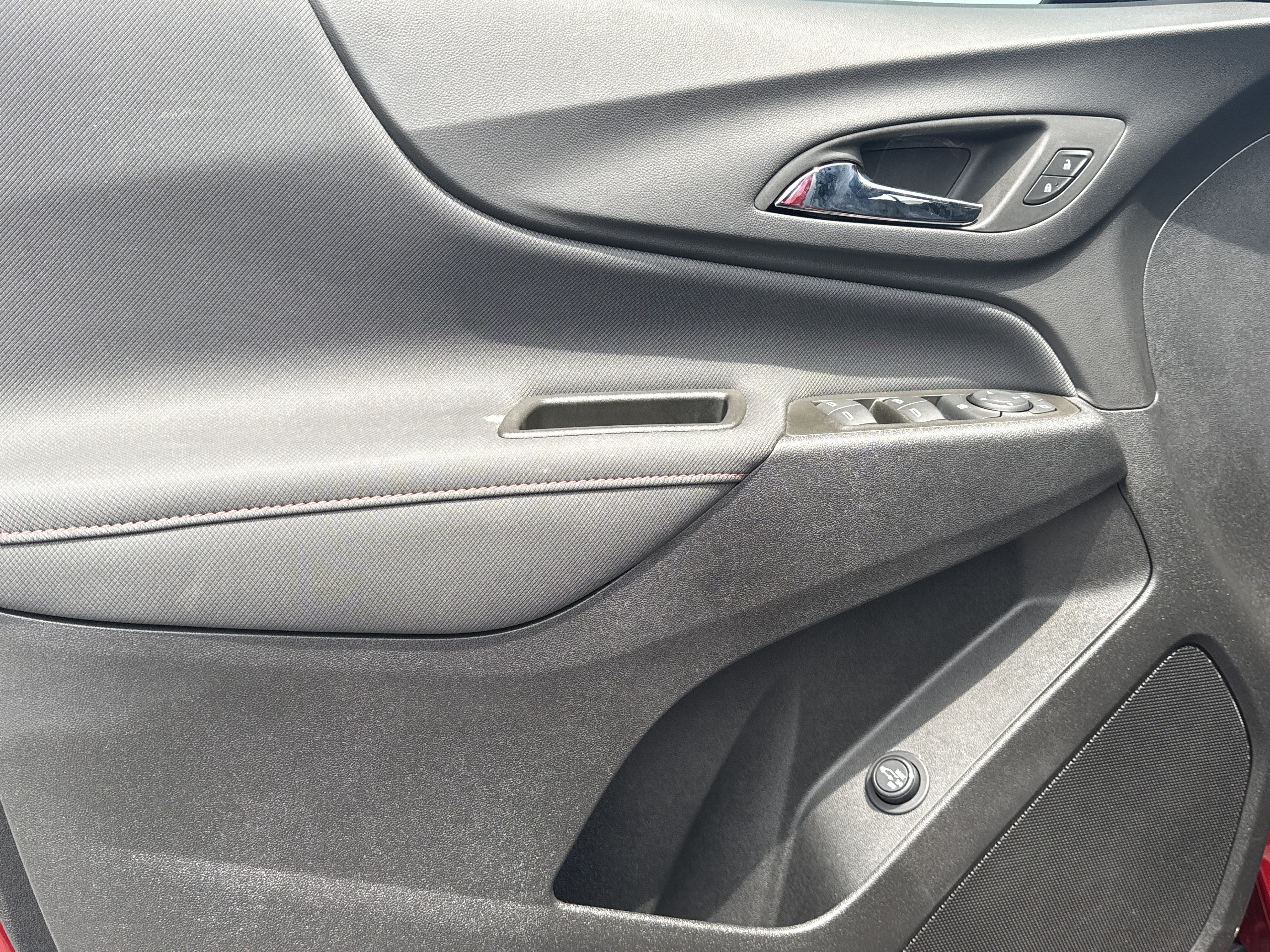 Used 2023 Chevrolet Equinox RS w/ RS Leather Package FWD image 14