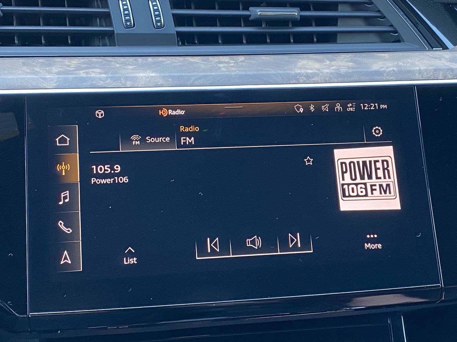 Used 2022 Audi e-tron Premium Plus w/ Premium Plus Package image 17