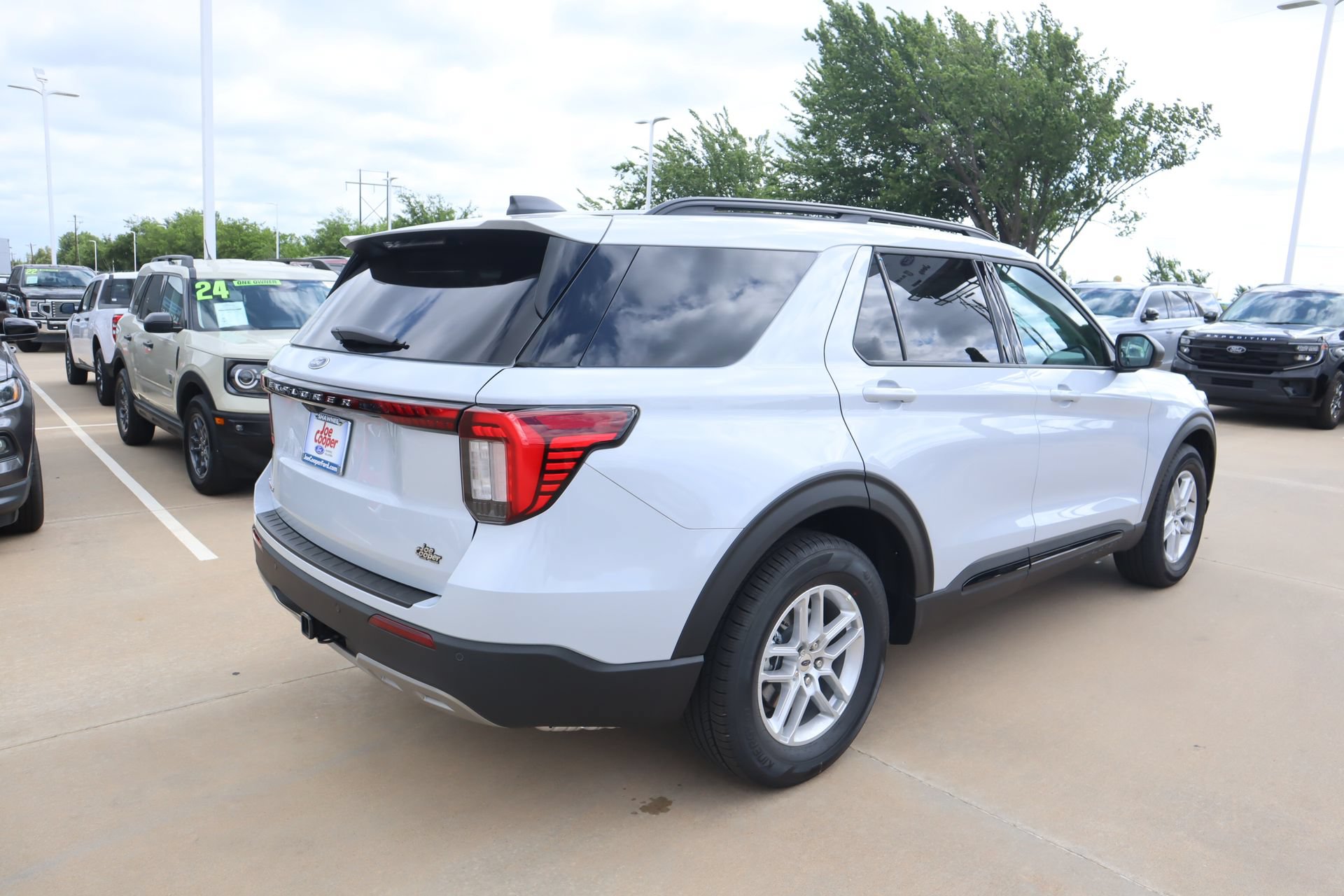 New 2026 Ford Explorer Active w/ Active Comfort Package RWD image 22