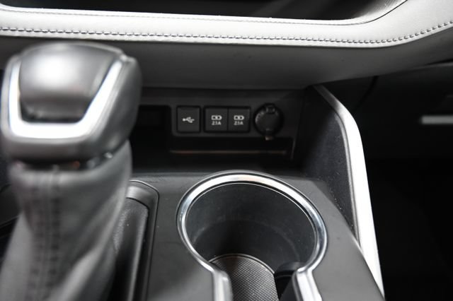 Used 2021 Toyota Highlander XLE AWD/4WD image 21