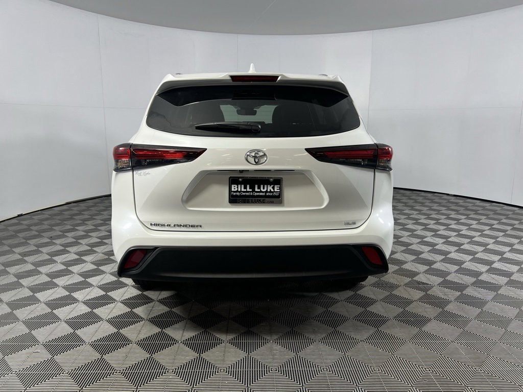 Used 2025 Toyota Highlander XLE image 6