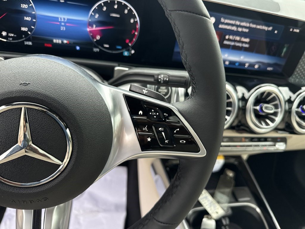 Certified 2025 Mercedes-Benz GLB 250 image 27