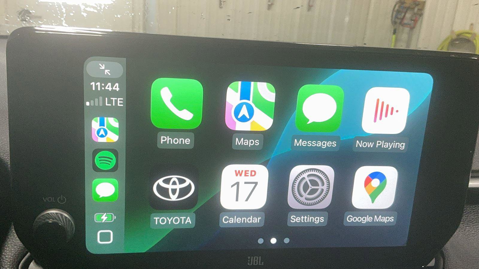 Used 2025 Toyota RAV4 XSE w/ Advanced Technology Package image 17