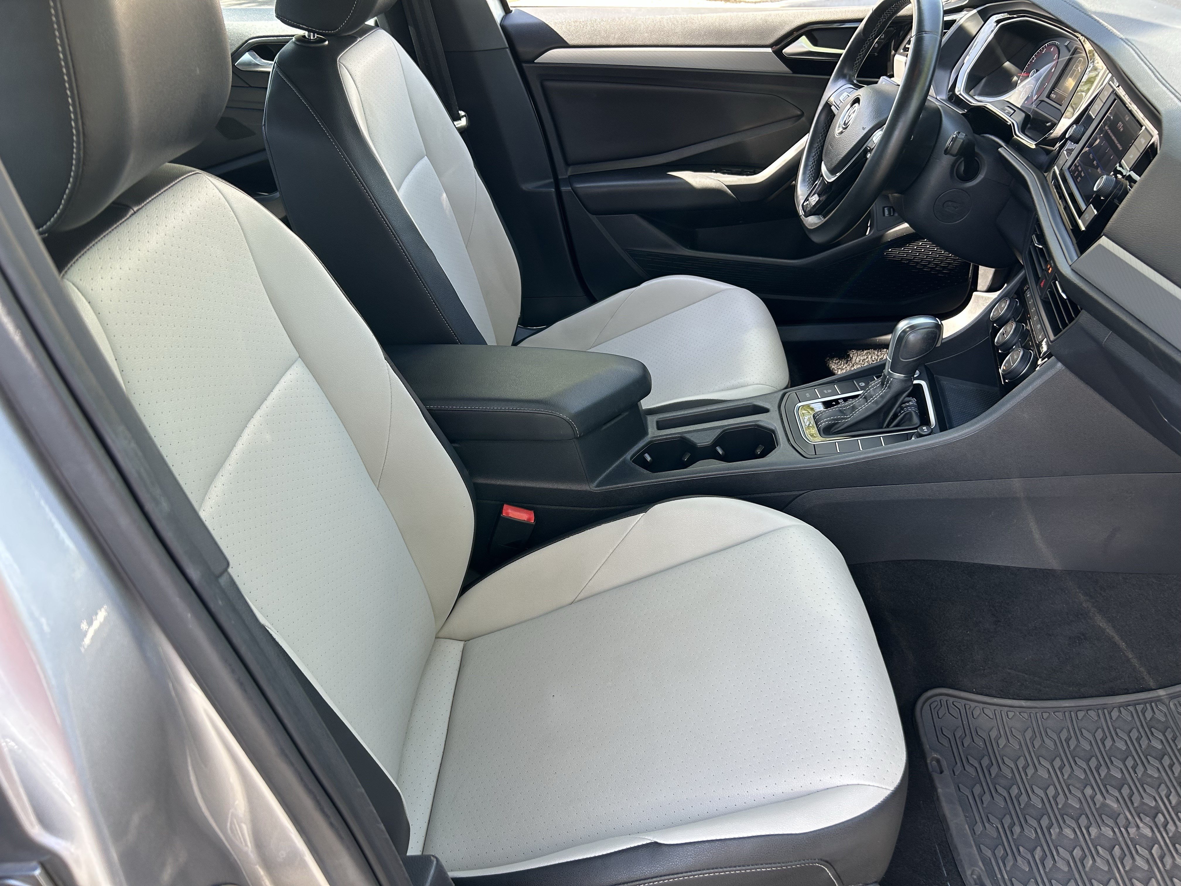Used 2019 Volkswagen Jetta R-Line w/ R-Line Cold Weather Package FWD image 9