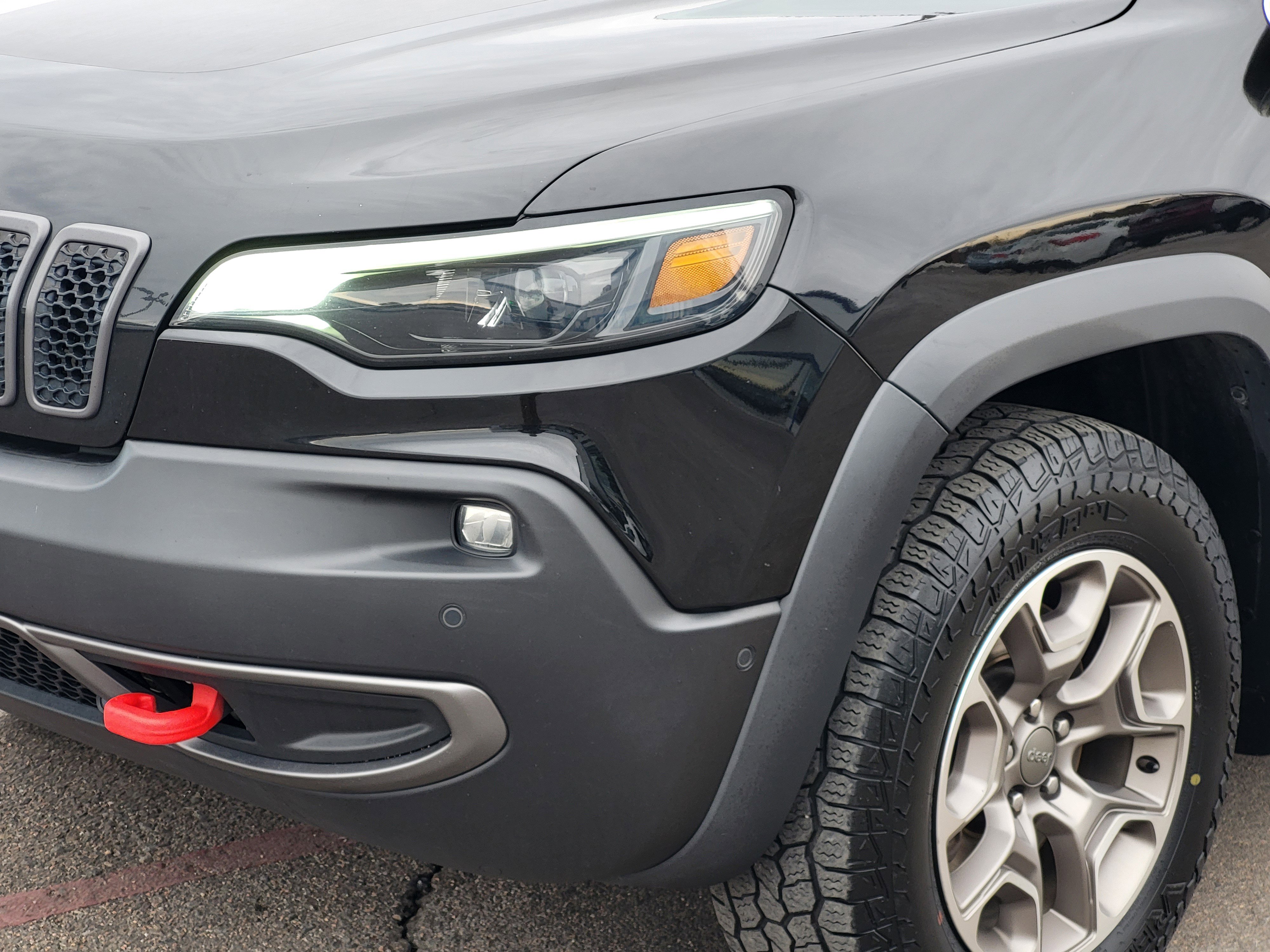 Used 2020 Jeep Cherokee Trailhawk image 8