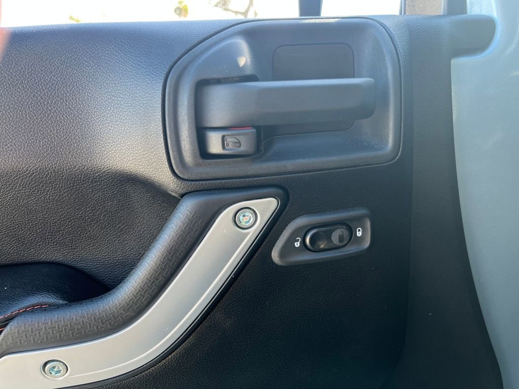 Used 2012 Jeep Wrangler Sahara image 17