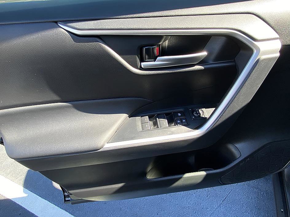 Certified 2025 Toyota RAV4 XLE Premium image 9