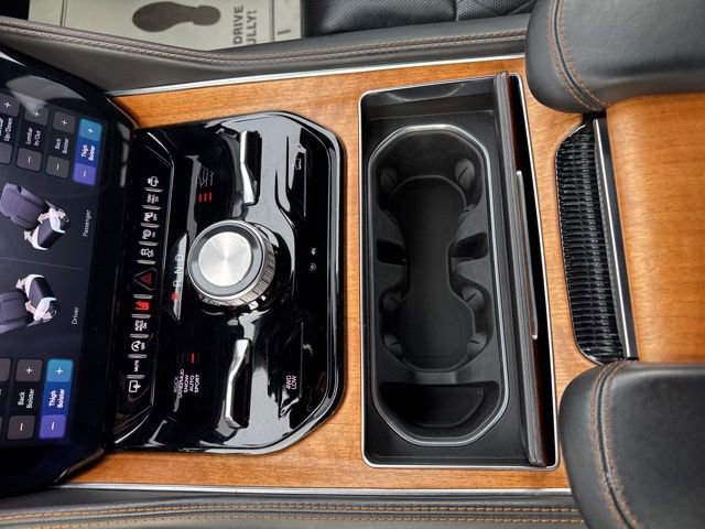 Used 2024 Jeep Grand Wagoneer L Series III image 30