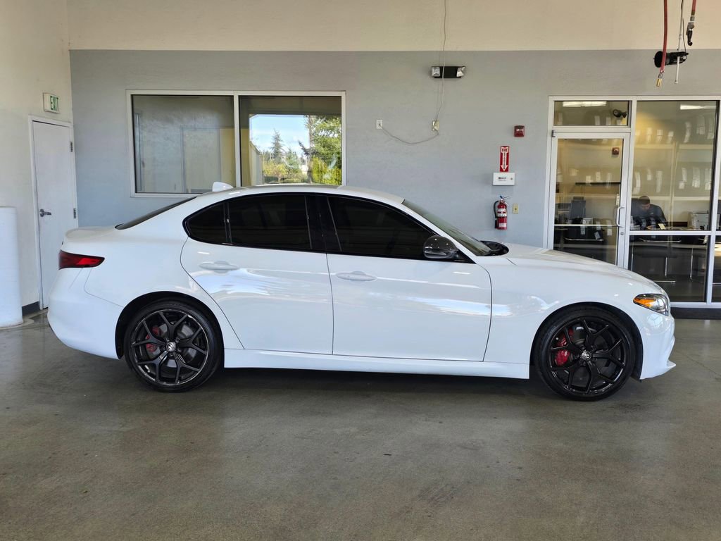 Used 2019 Alfa Romeo Giulia Sprint w/ Nero Edizione image 4