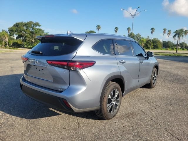 Used 2021 Toyota Highlander XLE FWD image 5