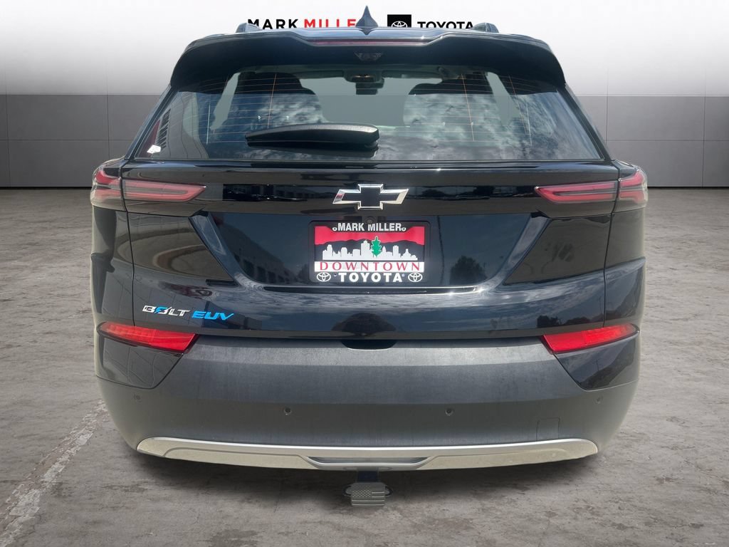 Used 2023 Chevrolet Bolt EUV Premier w/ Sun & Sound Package FWD image 4