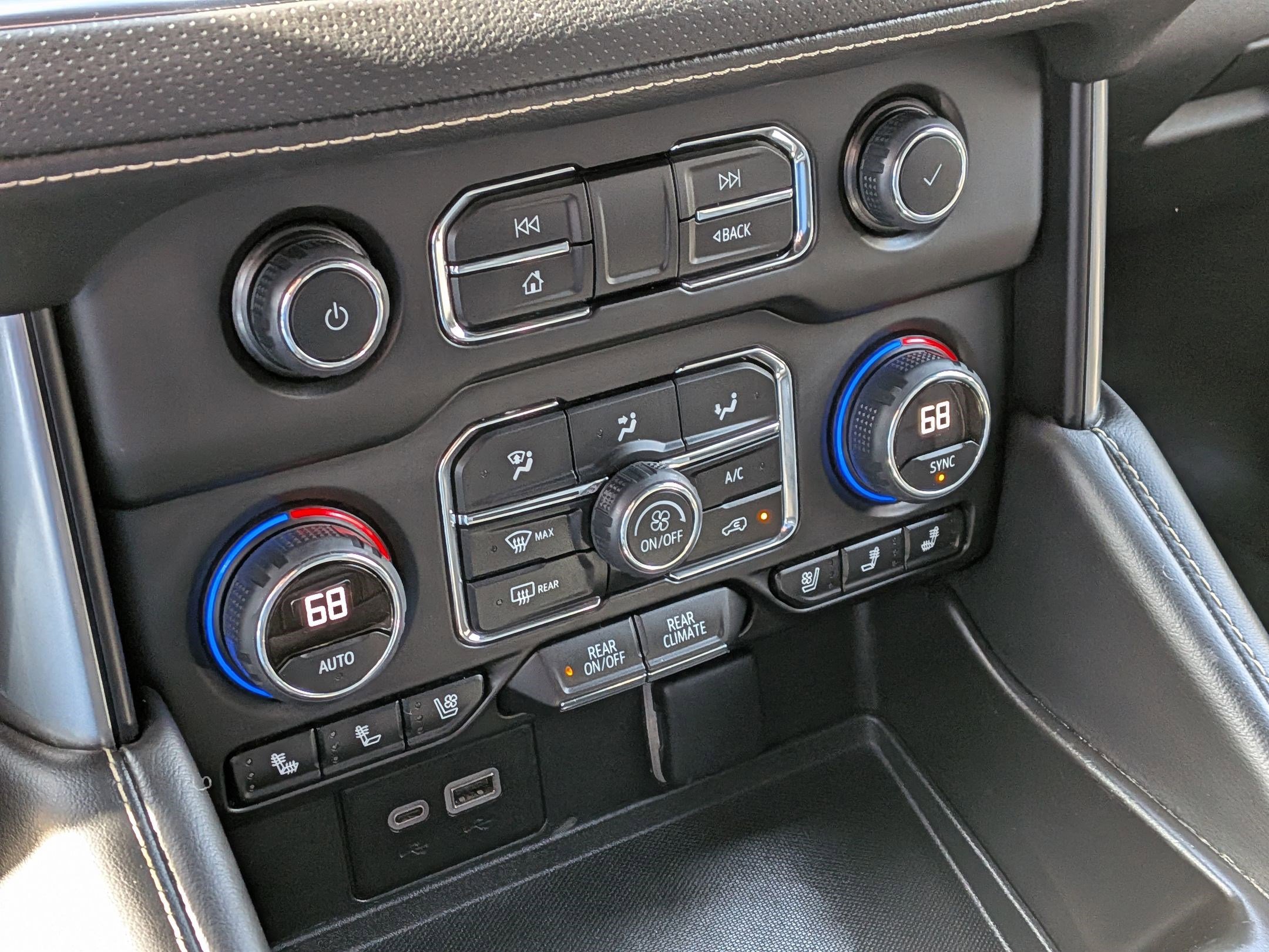 Used 2023 Chevrolet Suburban Premier image 22