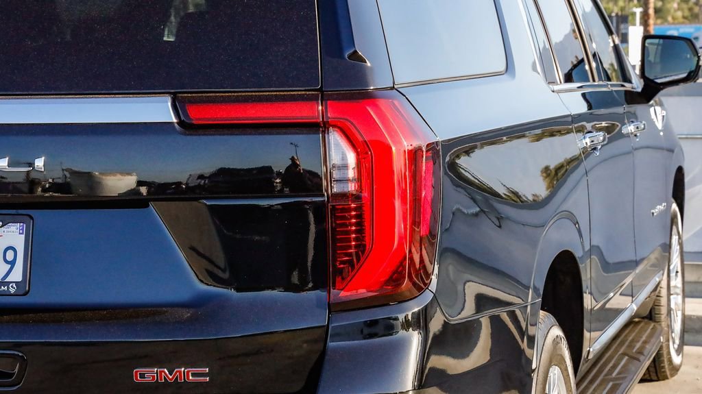 Used 2025 GMC Yukon XL Denali AWD/4WD image 10