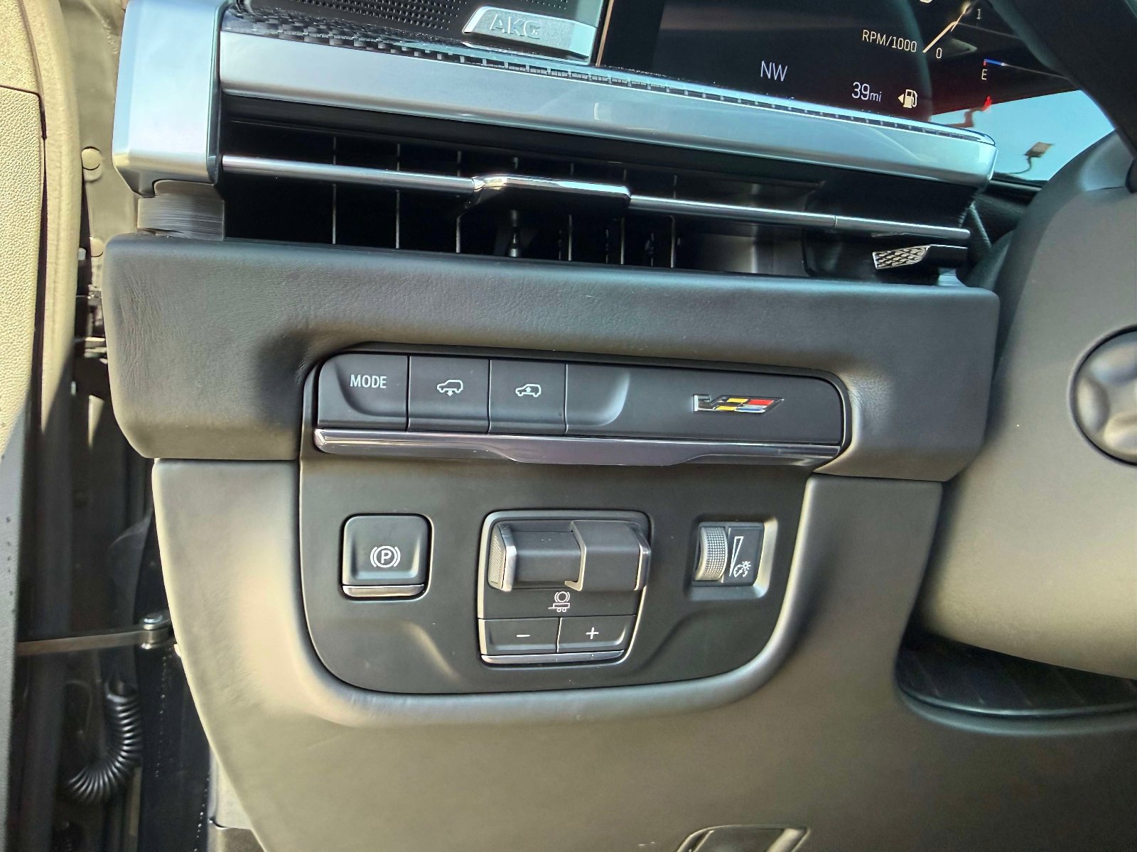 Used 2026 Cadillac Escalade V w/ LPO, ONYX Package image 63