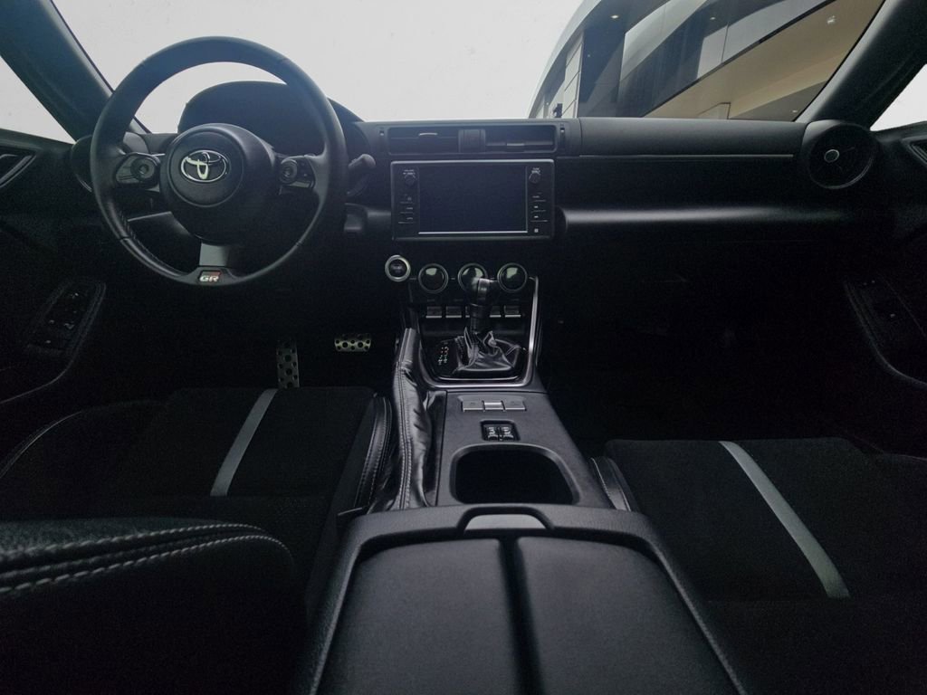 Used 2022 Toyota GR86 Premium image 11