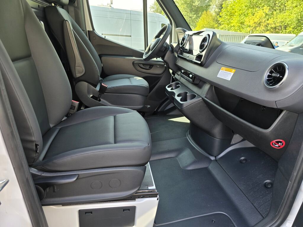 New 2025 Mercedes-Benz Sprinter 2500 image 12